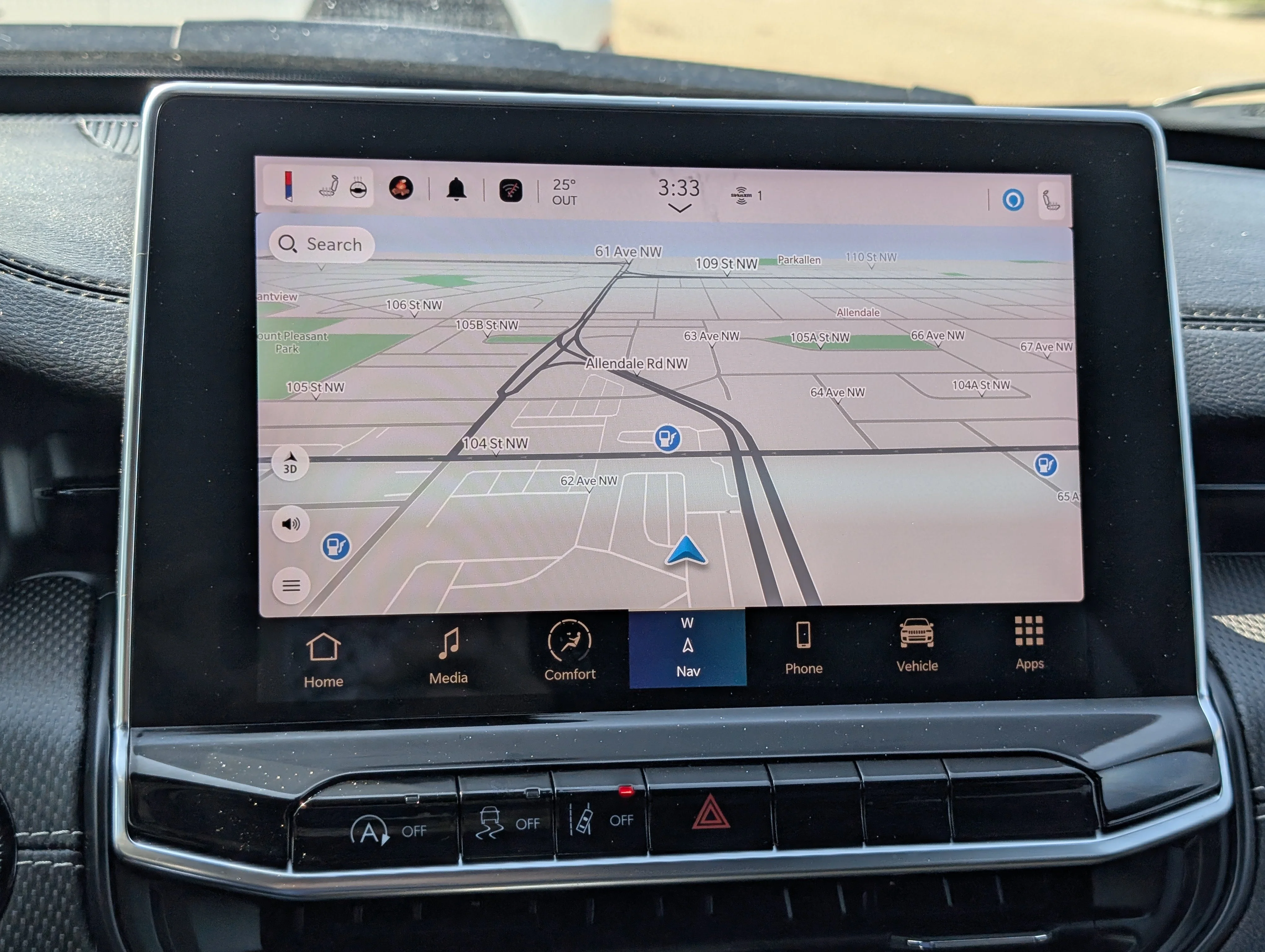 Used 2024 Silver Jeep Altitude image 29