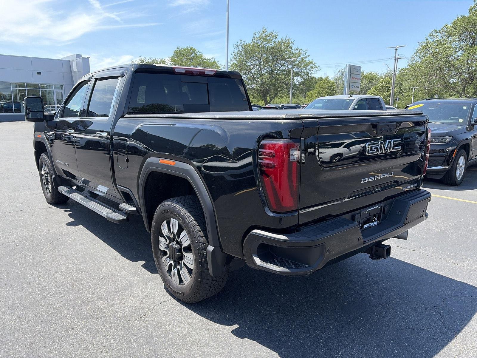 Used 2025 Onyx Black GMC Denali image 5
