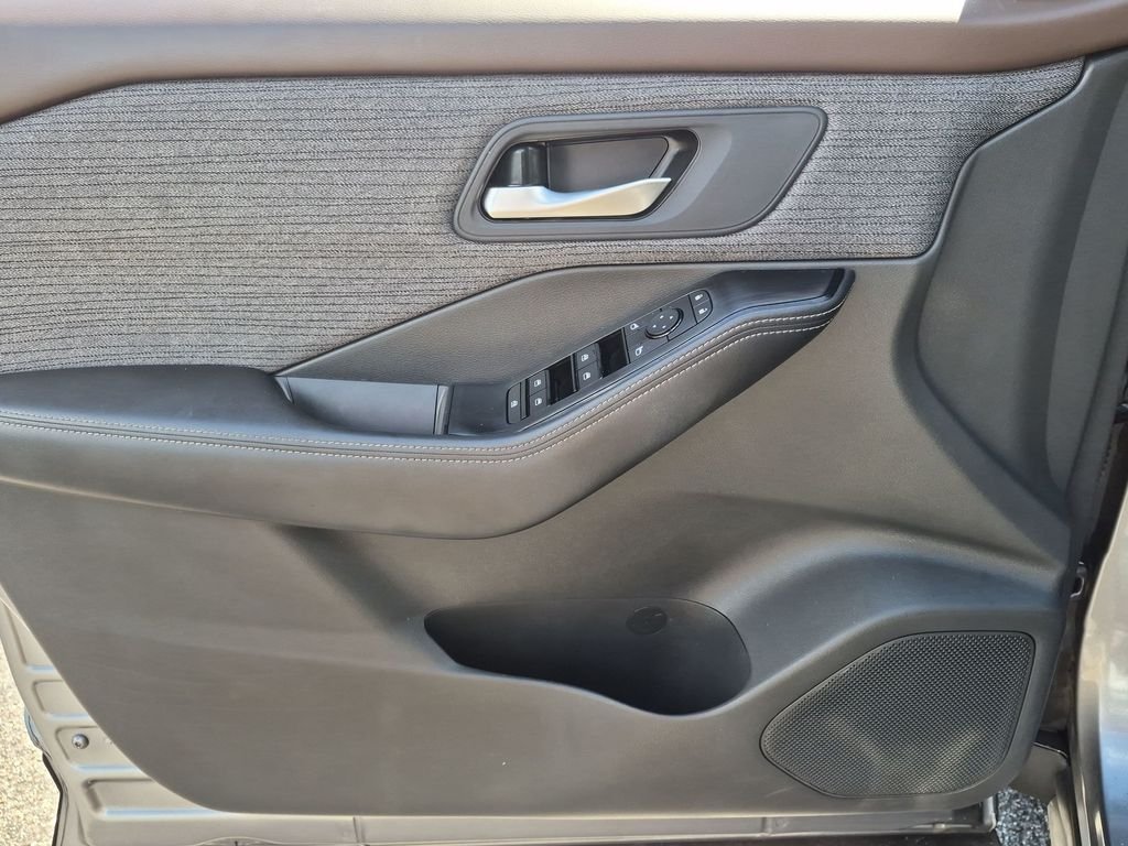 Used 2022 Gray Nissan SV image 33