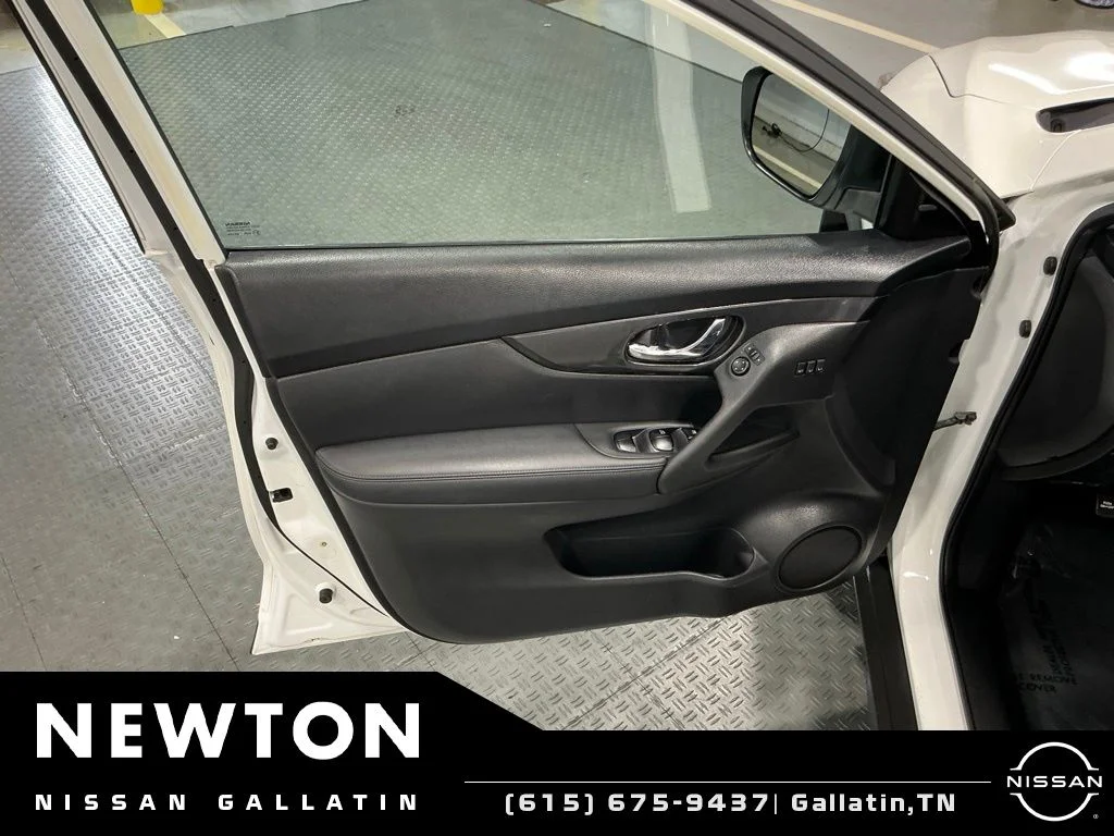 Used 2018 Pearl White Nissan SV image 34