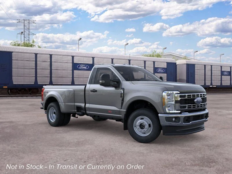 New 2026 Carbonized Gray Metallic Ford XLT image 7