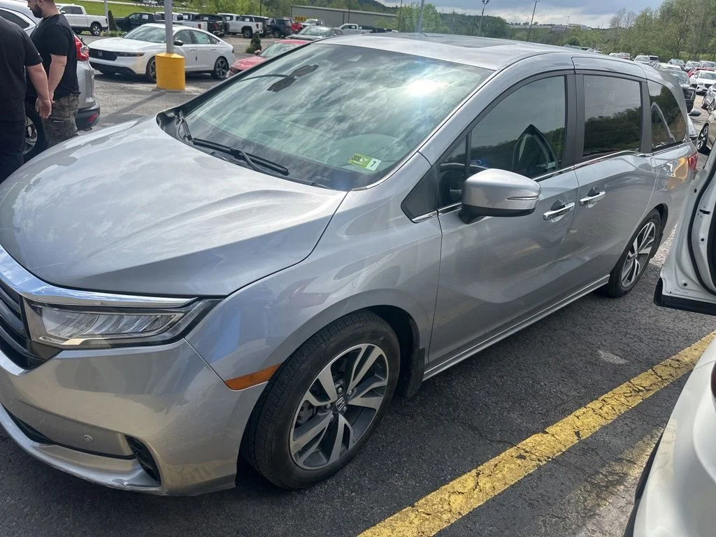 Used 2023 Silver Honda Touring image 2