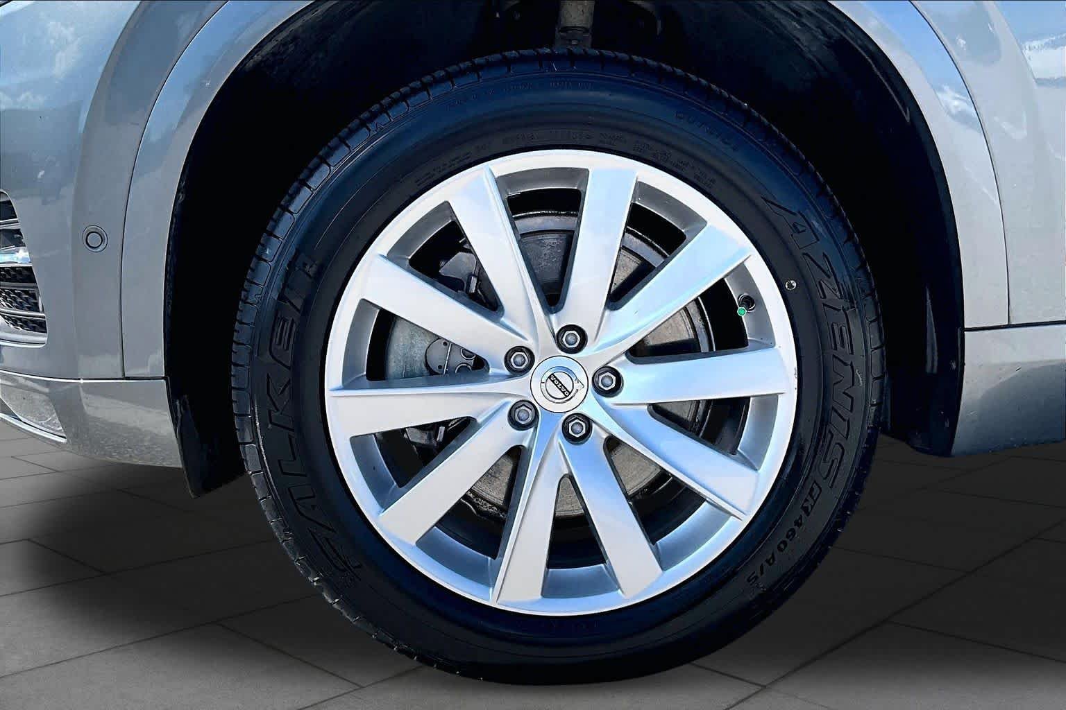 Used 2016 Bright Silver Metallic Volvo T6 Momentum image 11