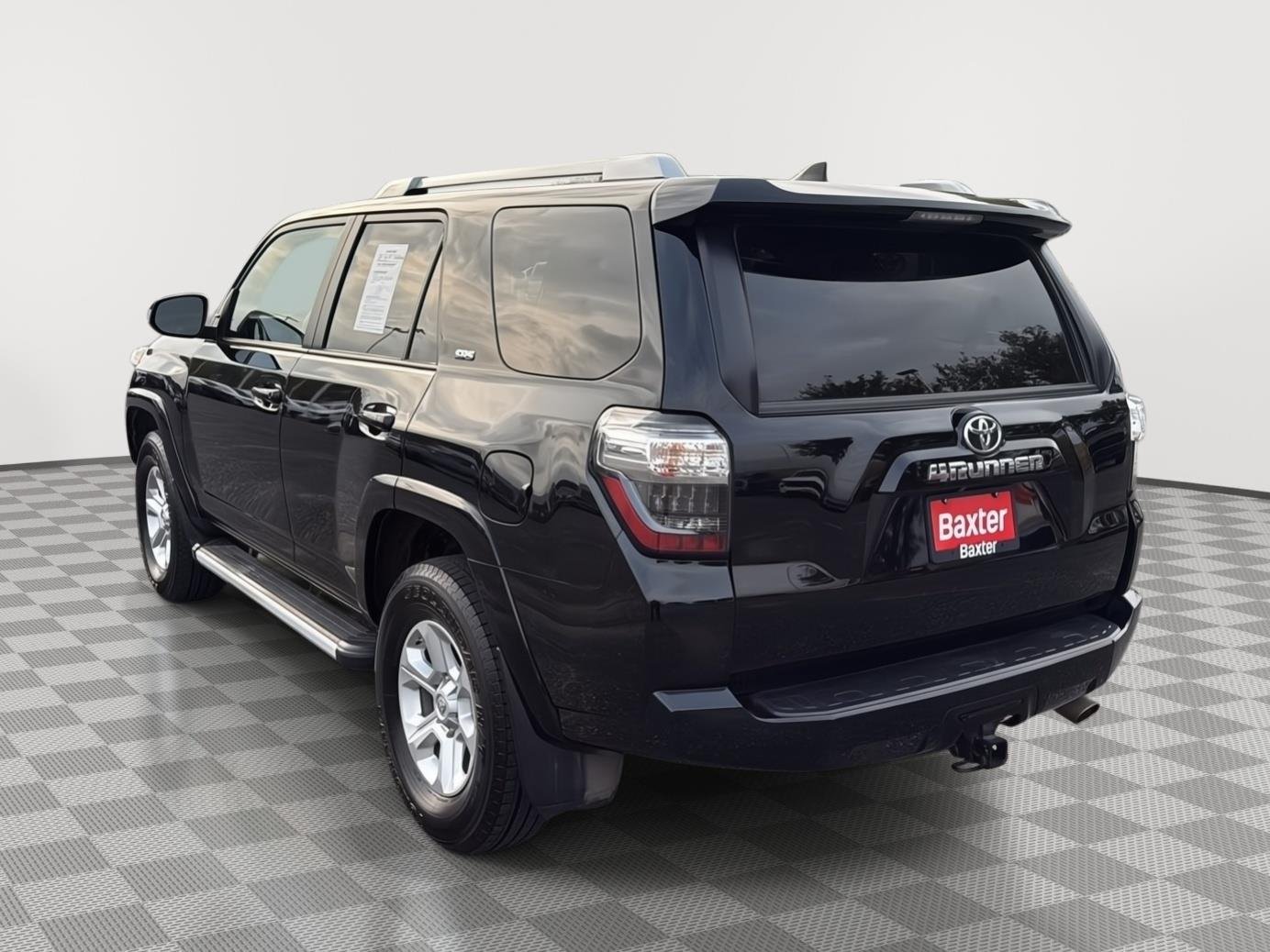 Used 2018 Midnight Black Metallic Toyota SR5 image 3