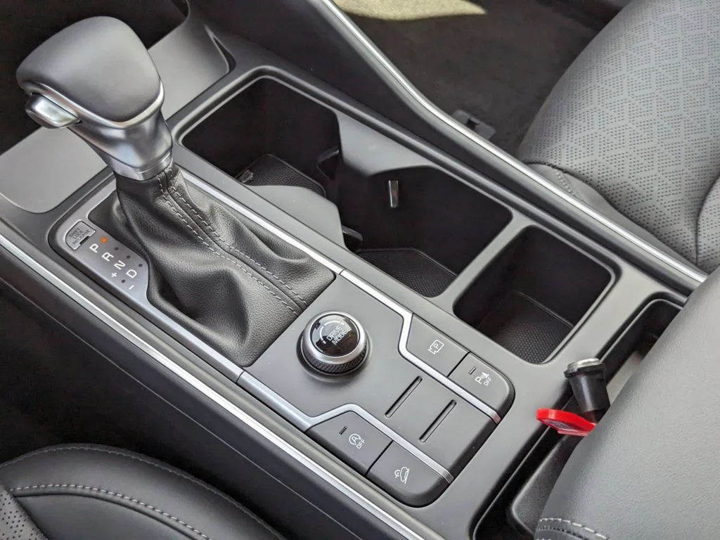 New 2023 RED Kia S FWD image 19