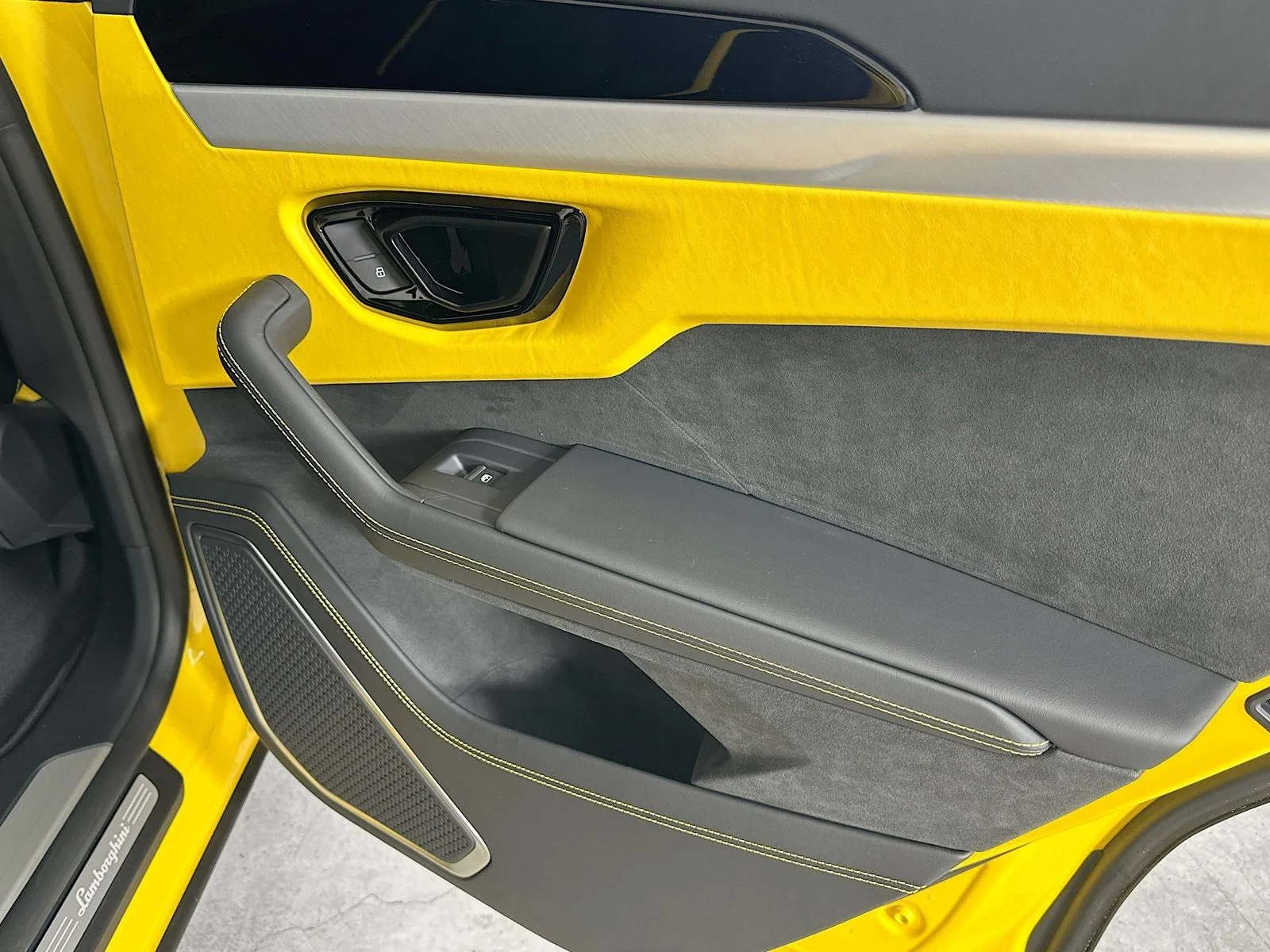 Used 2025 Yellow Lamborghini  image 68