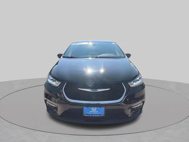 Used 2024 Diamond Black Chrysler Touring L image 11