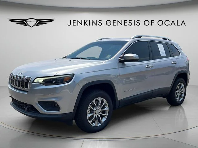Used 2021 Silver Jeep Latitude Lux image 7