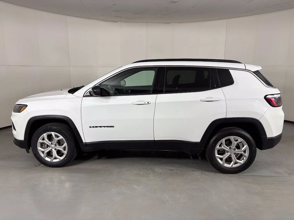 Used 2024 White Jeep Latitude image 5