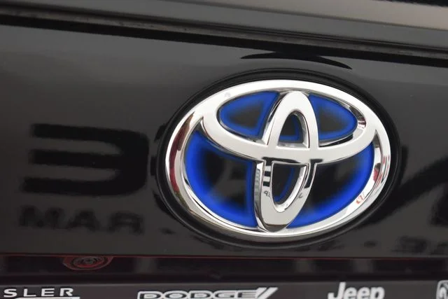 Used 2022 Black Toyota XLE image 18
