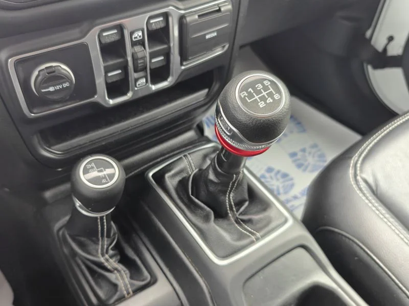 Used 2019 White Jeep Unlimited Sahara image 32