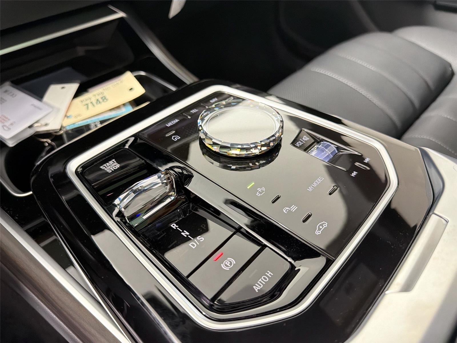 New 2026 Dravit Grey Metallic BMW 750e xDrive image 31