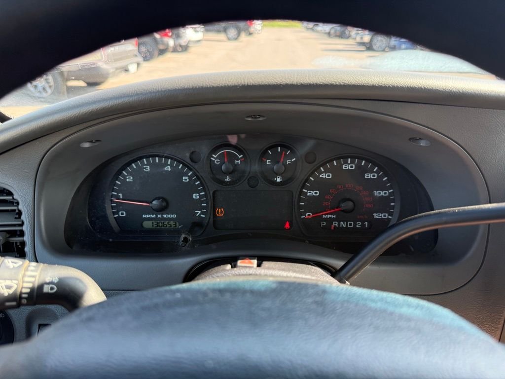 Used 2011 Gray Ford XLT image 19