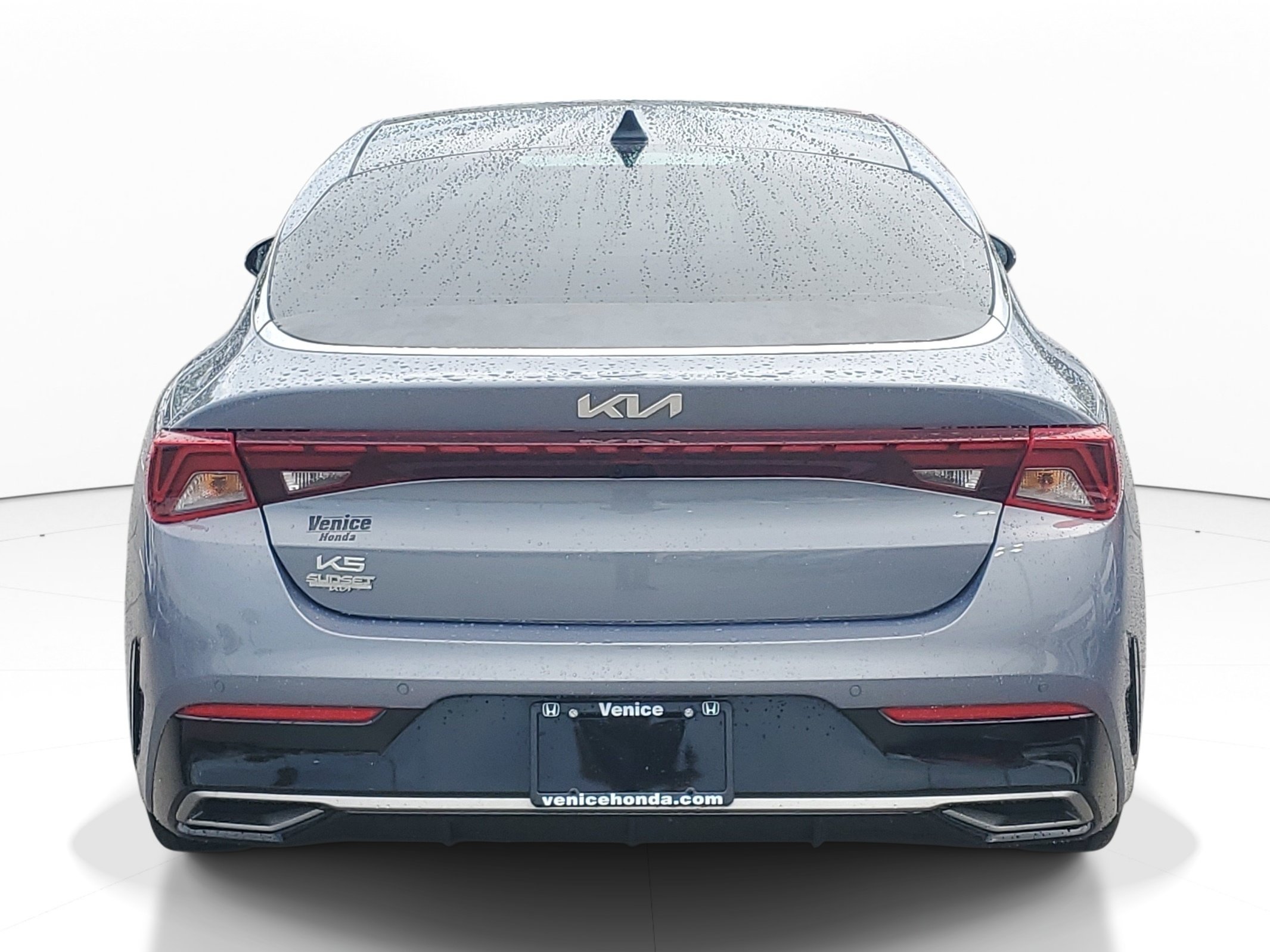 Used 2024 Everlasting Silver Kia EX image 4