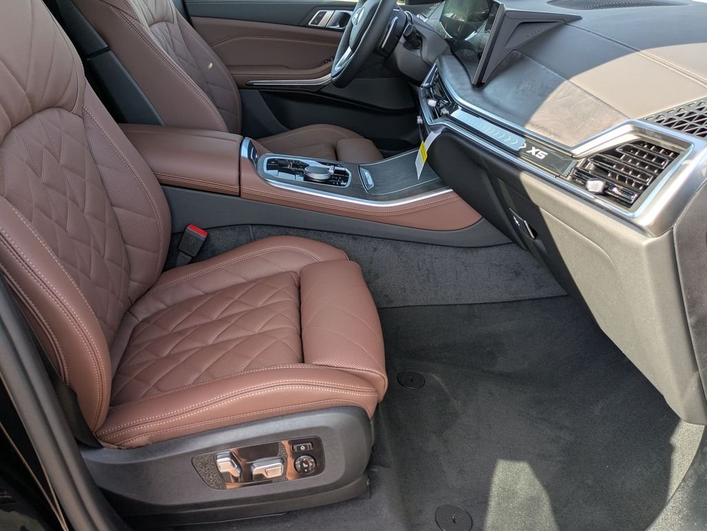 New 2026 Black Sapphire Metallic BMW sDrive40i image 25