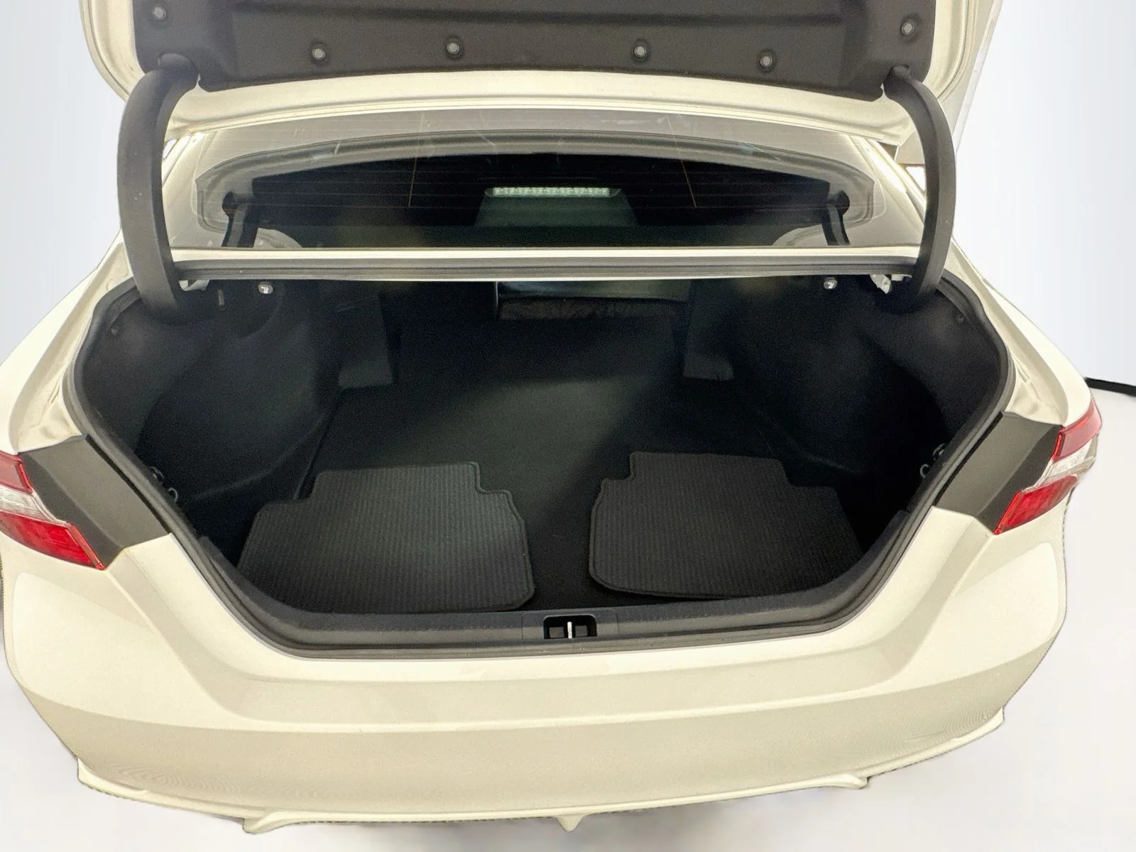 Certified Used 2022 White Toyota SE image 21