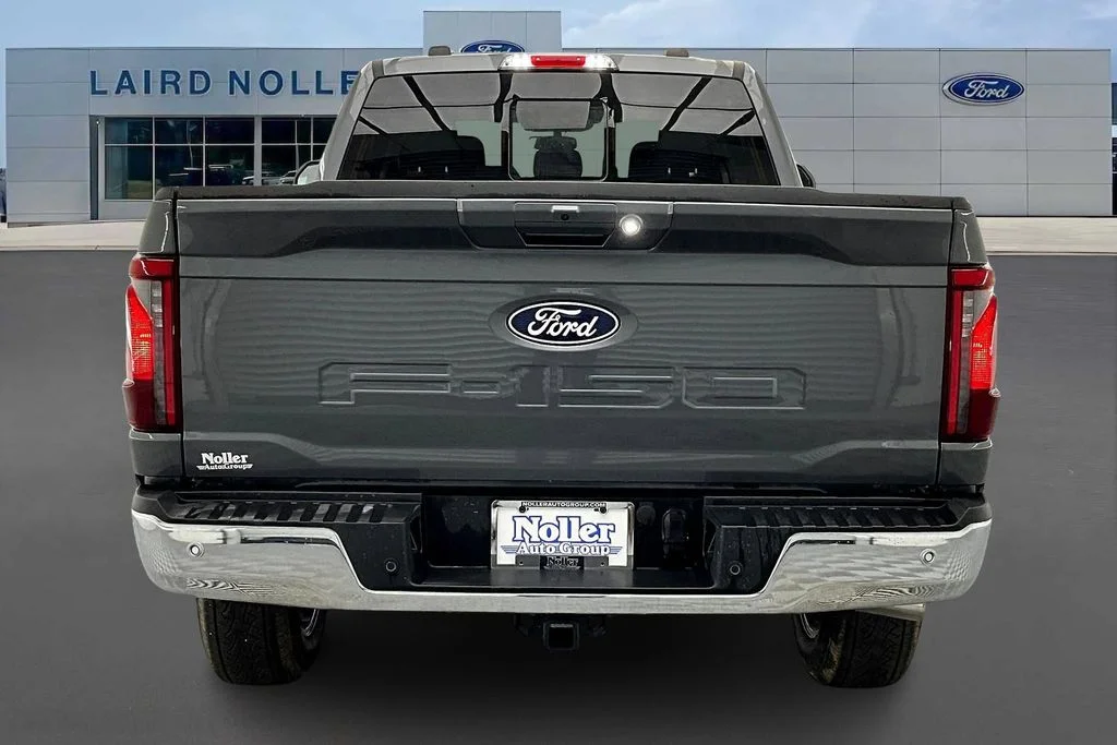 New 2025 Gray Metallic Ford XLT image 4