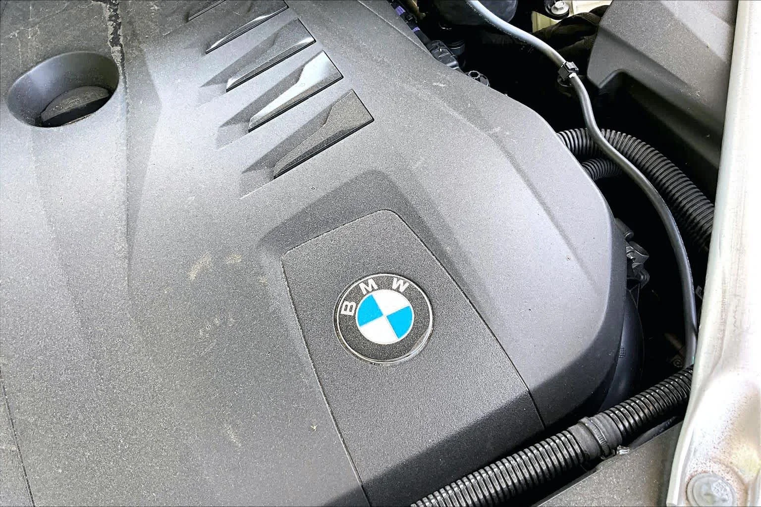 Certified Used 2026 Alpine White BMW xDrive40i image 31