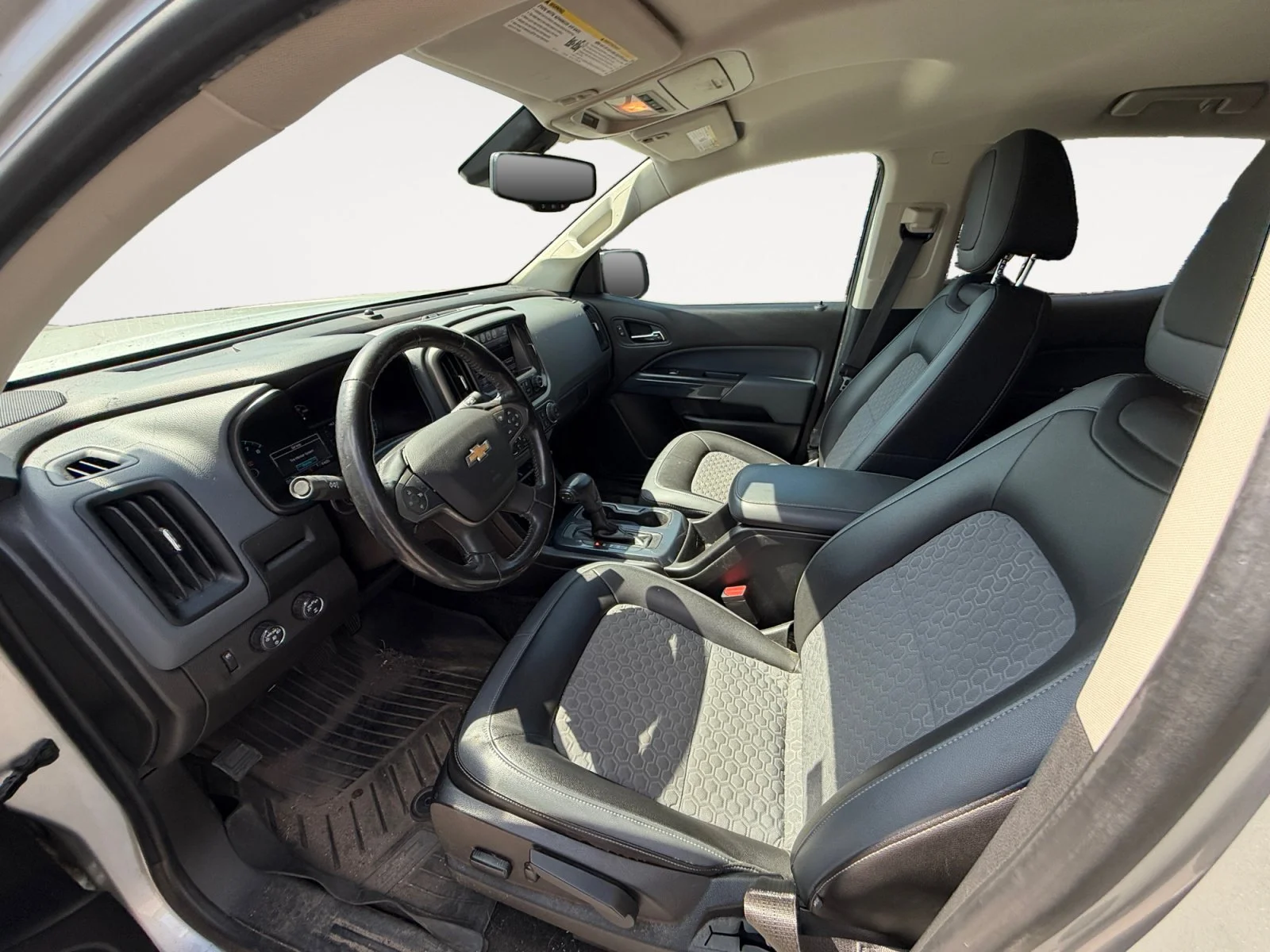 Used 2017 Silver Ice Metallic Chevrolet Z71 image 16