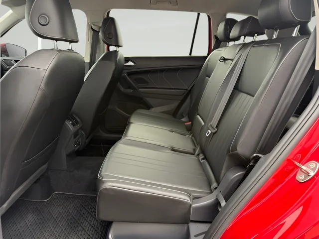 2023 Volkswagen Tiguan SE - Photo 11