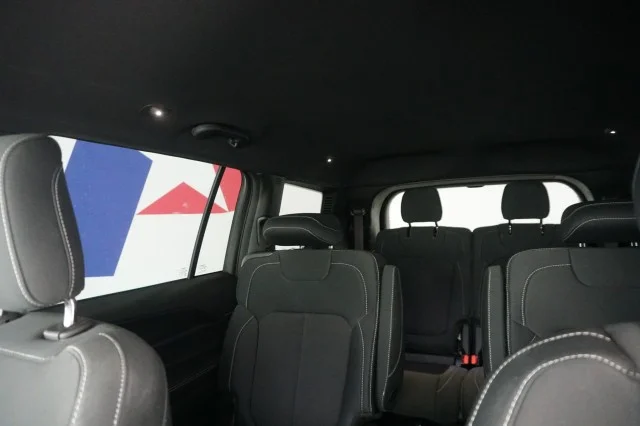 Used 2025 VELVET RED PRLC Jeep Laredo image 20