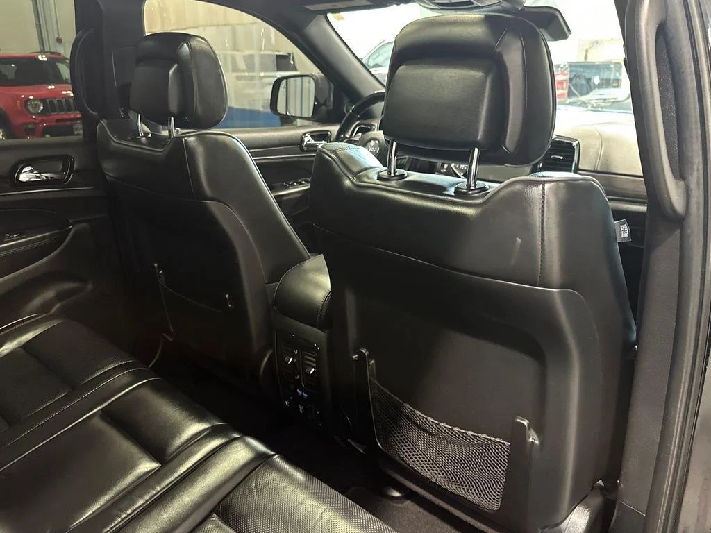 Used 2020 Diamond Black Crystal Pearlcoat Jeep Overland image 34