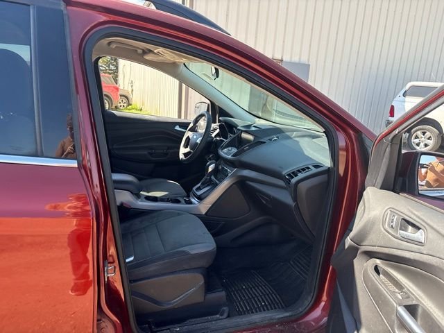 Used 2016 Orange Ford SE image 2
