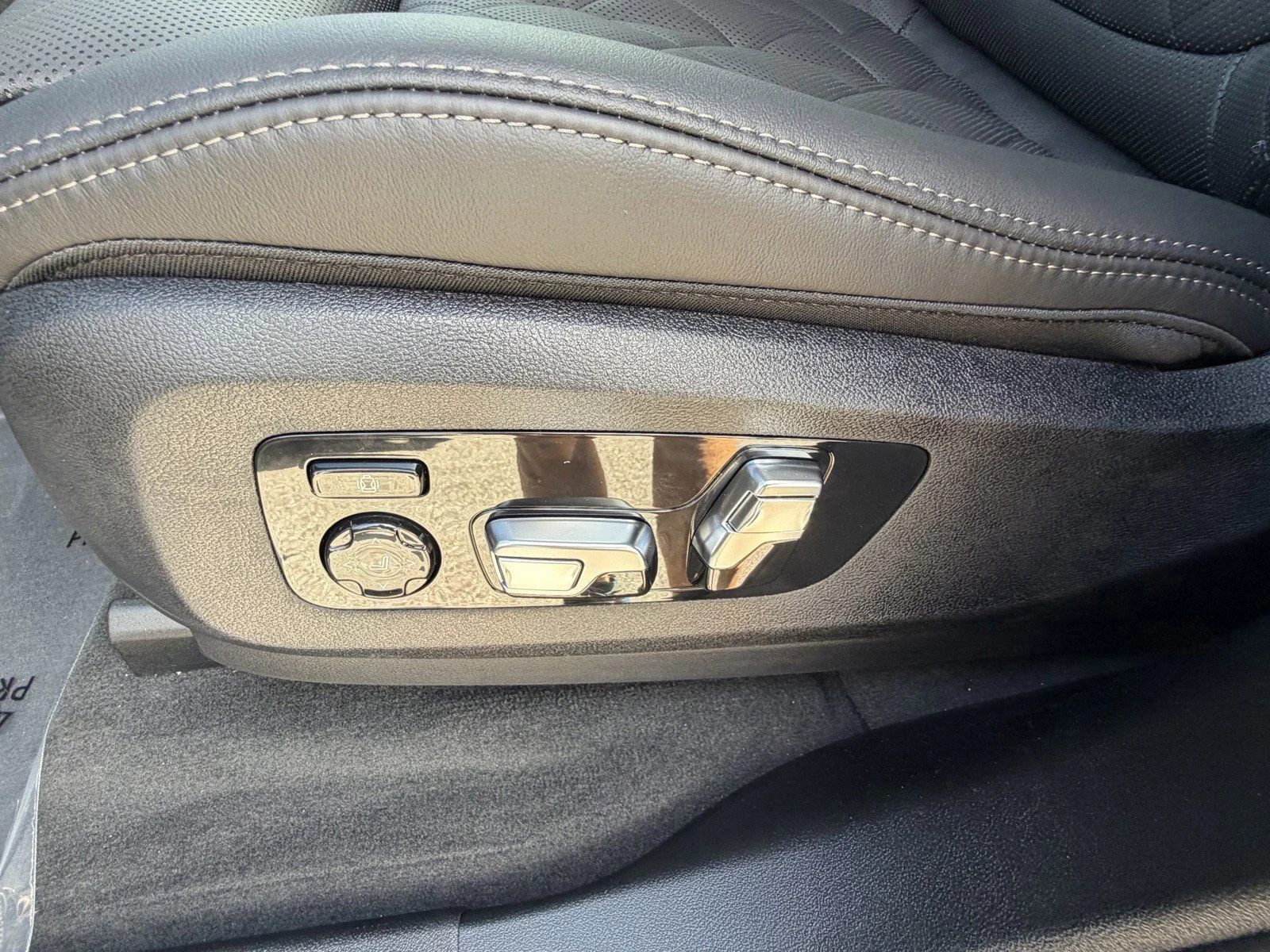 New 2026 Black Sapphire Metallic BMW xDrive40i image 26