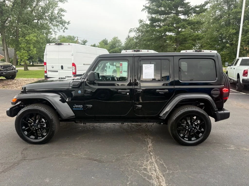 Used 2025 Black Jeep Sahara 4xe image 7