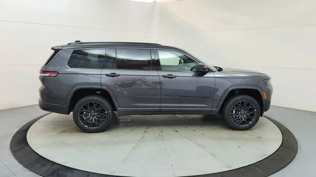 New 2026 Baltic Gray Metallic Clear-Coat Exterior Paint Jeep Summit image 11