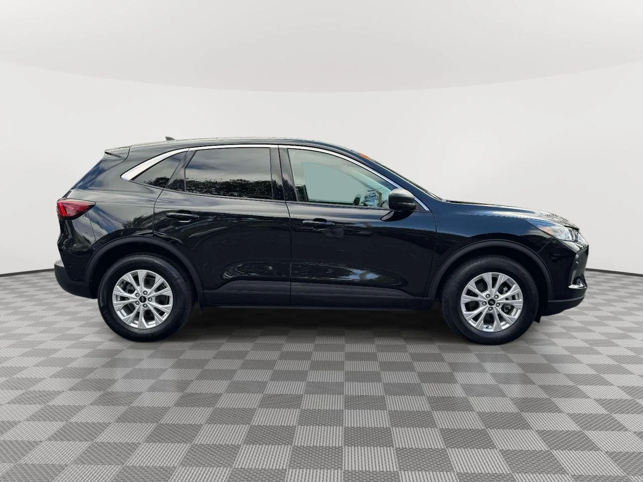Used 2023 Agate Black Metallic Ford Active image 8