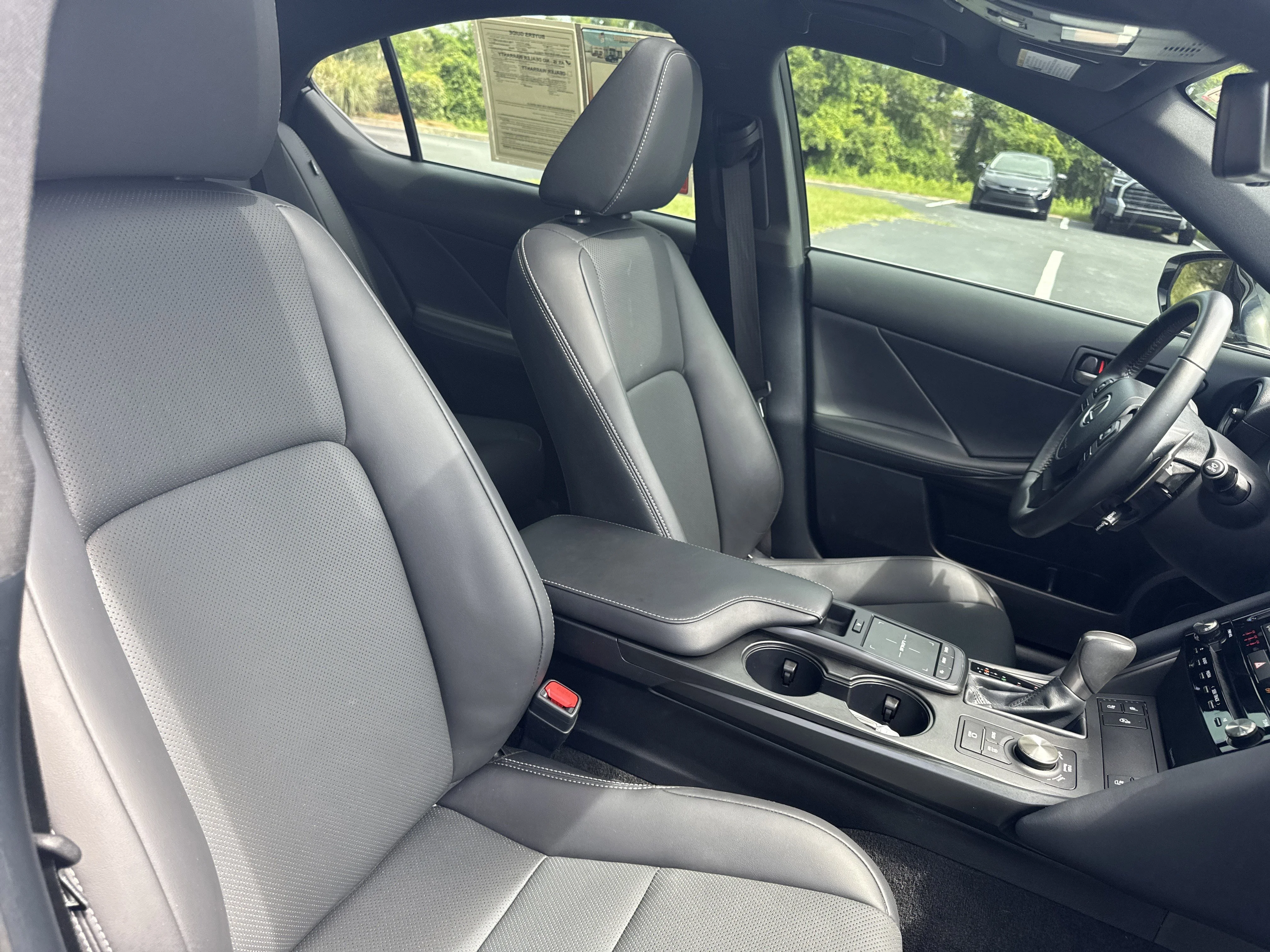 Used 2025 White Pearl Lexus 300 image 38