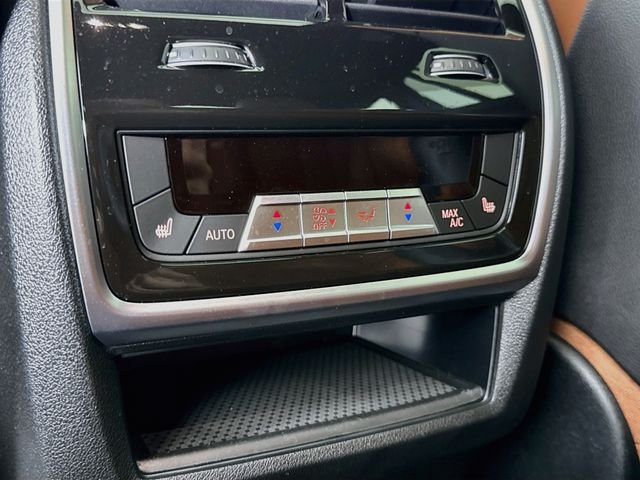 Used 2024 White Metallic BMW M60i image 27