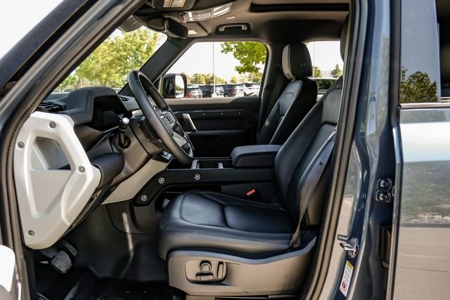 2024 Land Rover Defender 4