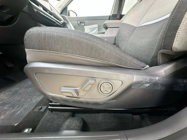 New 2027 Ivory Silver Kia S image 15