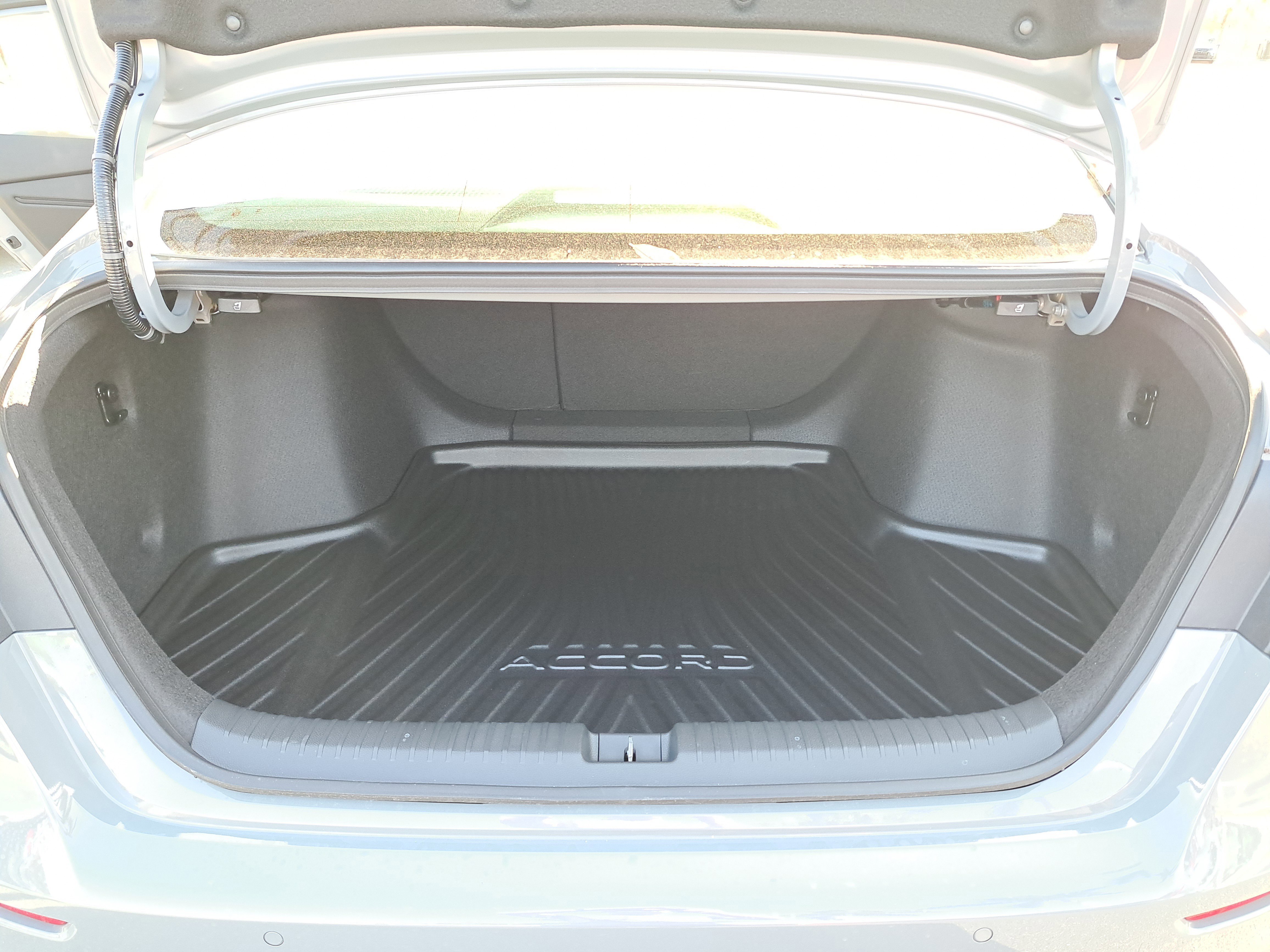 New 2026 Urban Gray Pearl Honda Touring image 9