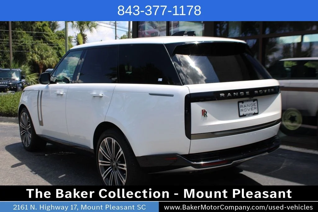 Used 2024 White Land Rover SE image 7