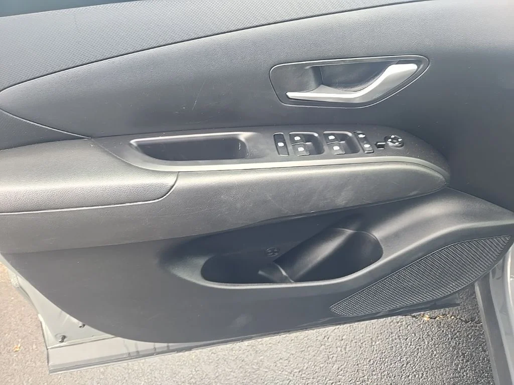 Used 2022 Hampton Gray Hyundai SEL image 9