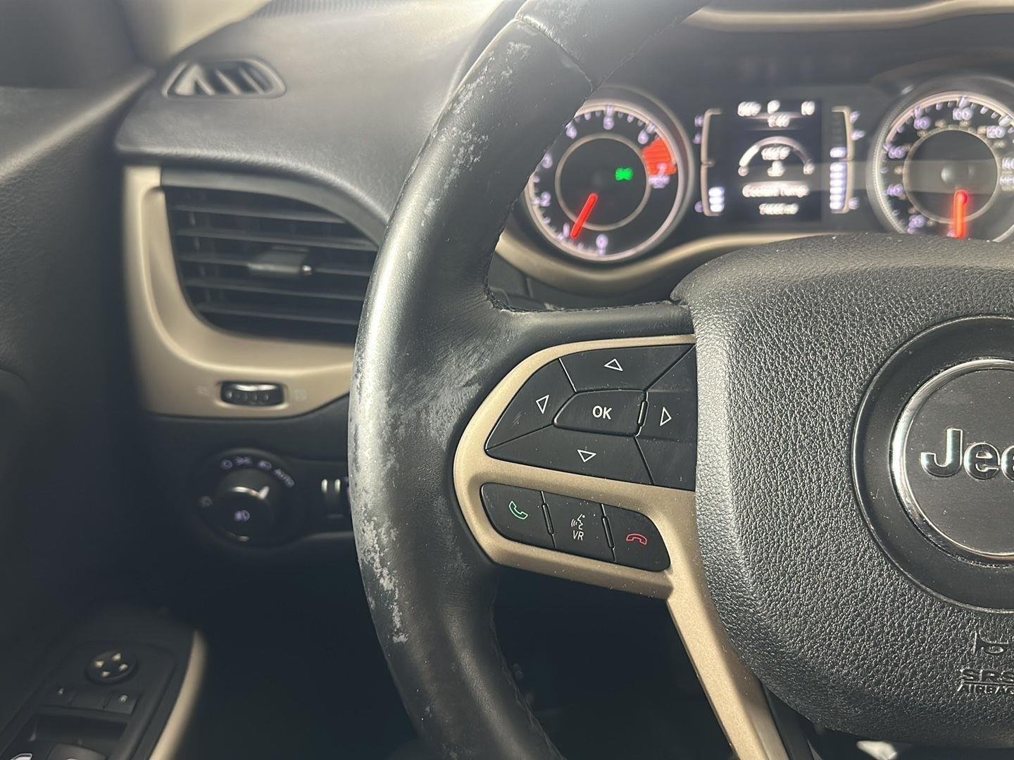 Used 2017 Granite Crystal Metallic Clearcoat Jeep Latitude image 8