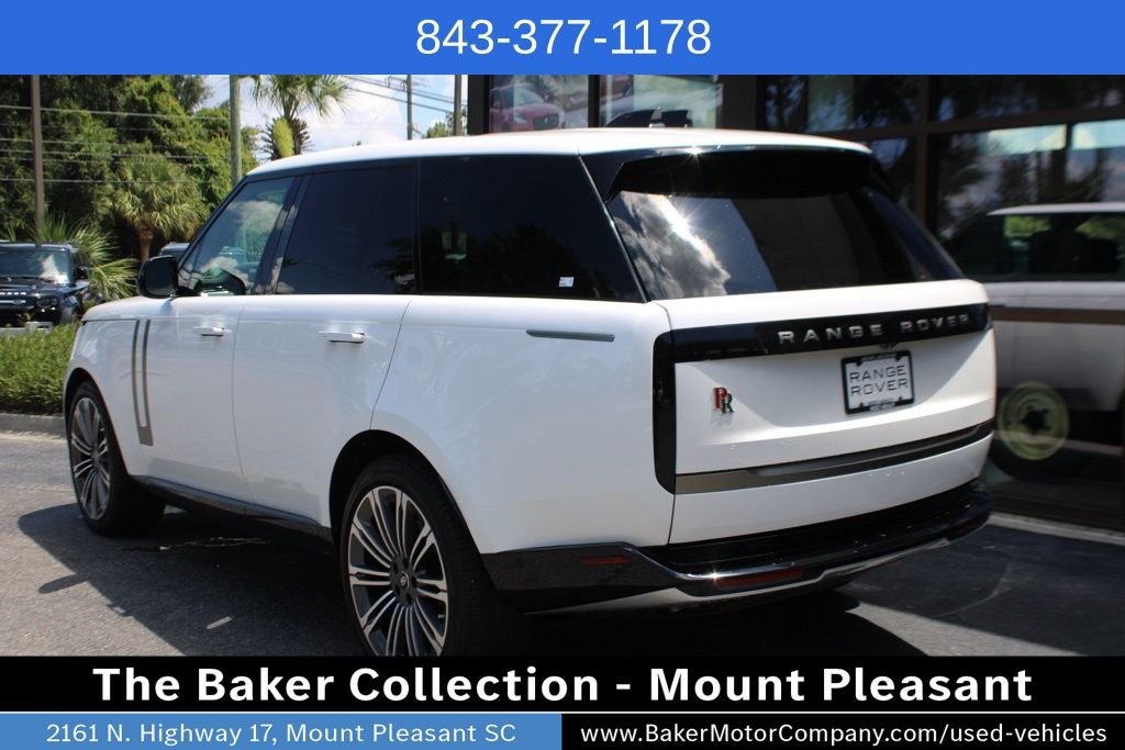 Used 2024 White Land Rover SE image 7