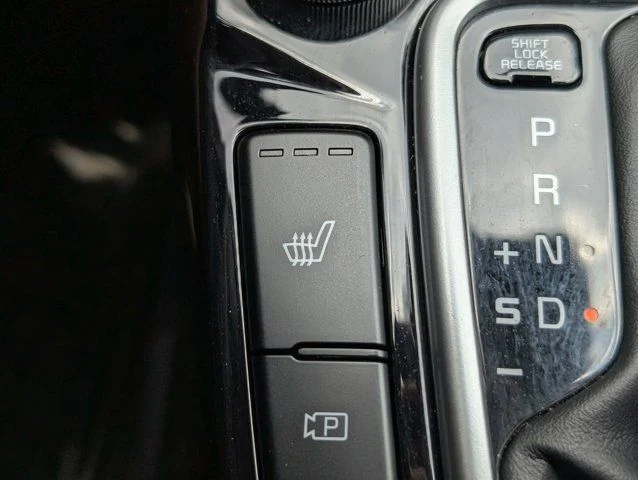 Used 2024 Snow White Pearl Kia EX image 21