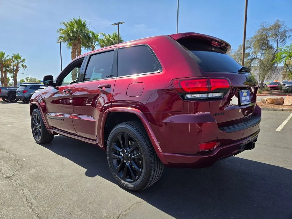 Used 2022 Velvet Red Pearlc Jeep Laredo X image 4