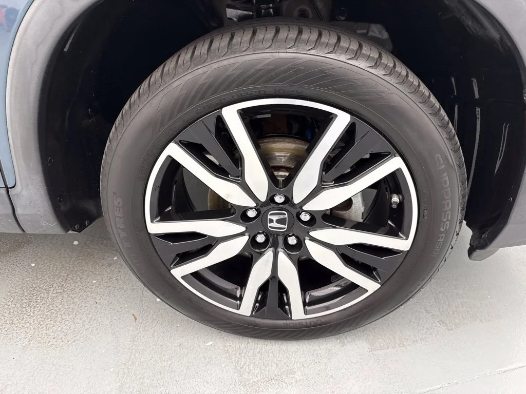 2022 Honda Pilot TOURING SUV Slide 13