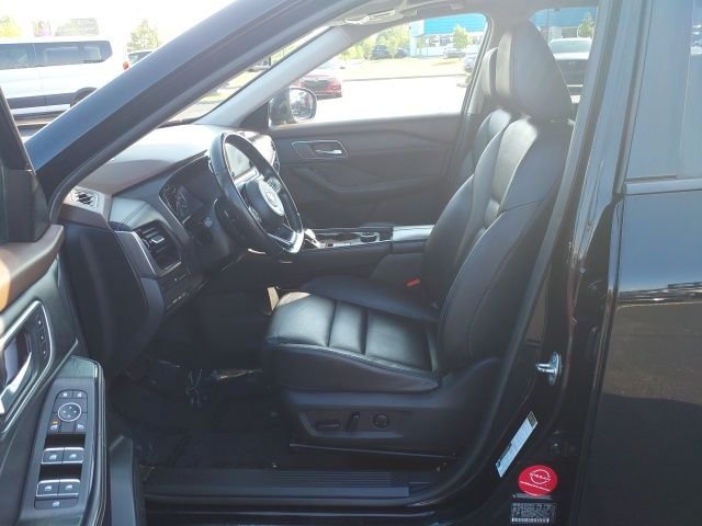 Used 2021 Black Nissan SL image 20
