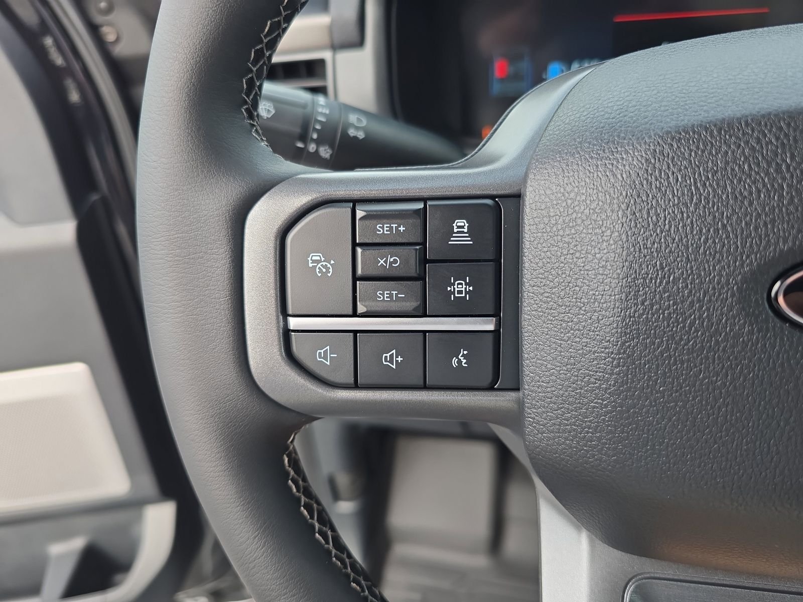 New 2025 Agate Black Metallic Ford Lariat image 22