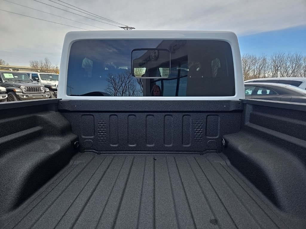 New 2026 Bright White Clear-Coat Exterior Paint Jeep Sahara image 27