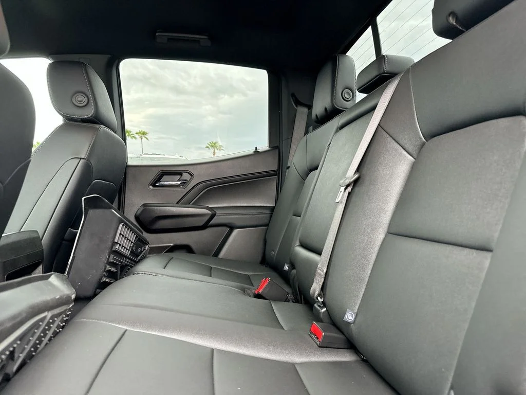 Used 2025 White GMC Elevation image 12