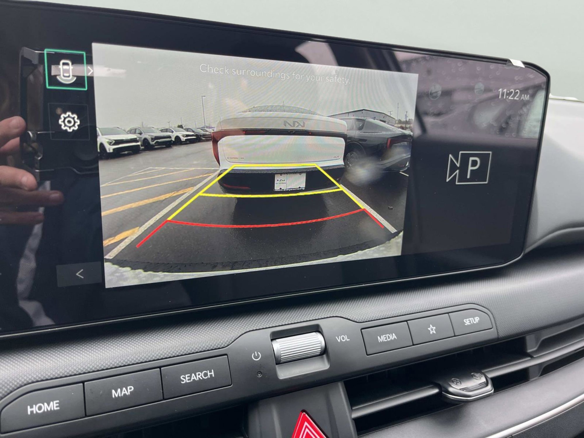New 2025 Snow White Pearl Kia LXS image 28