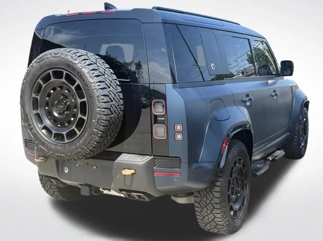 Certified Used 2026 Blue Land Rover OCTA image 8