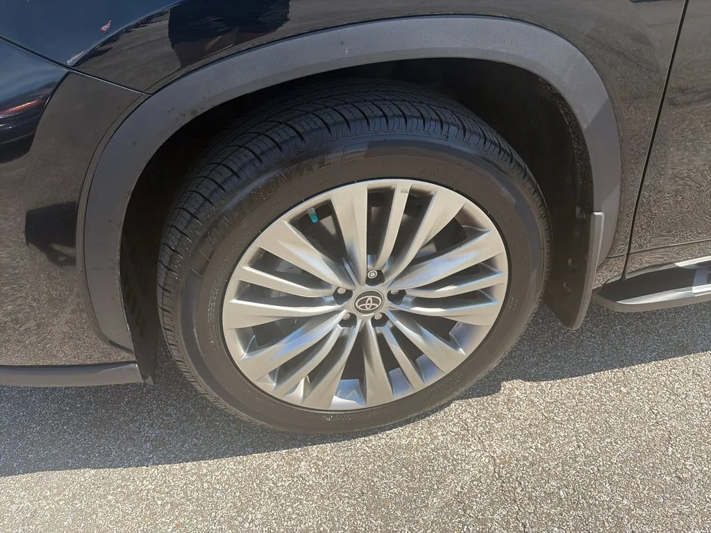 Used 2025 Black Toyota Platinum image 33
